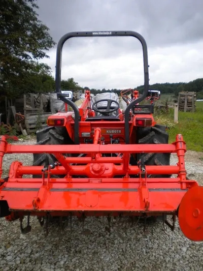 Kubota L1-325 - 9