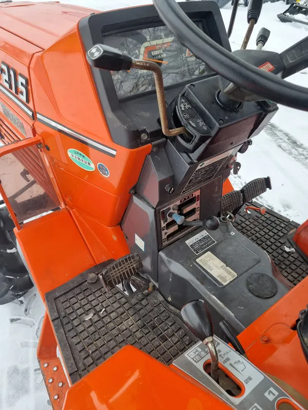 Kubota L1-215 - 9
