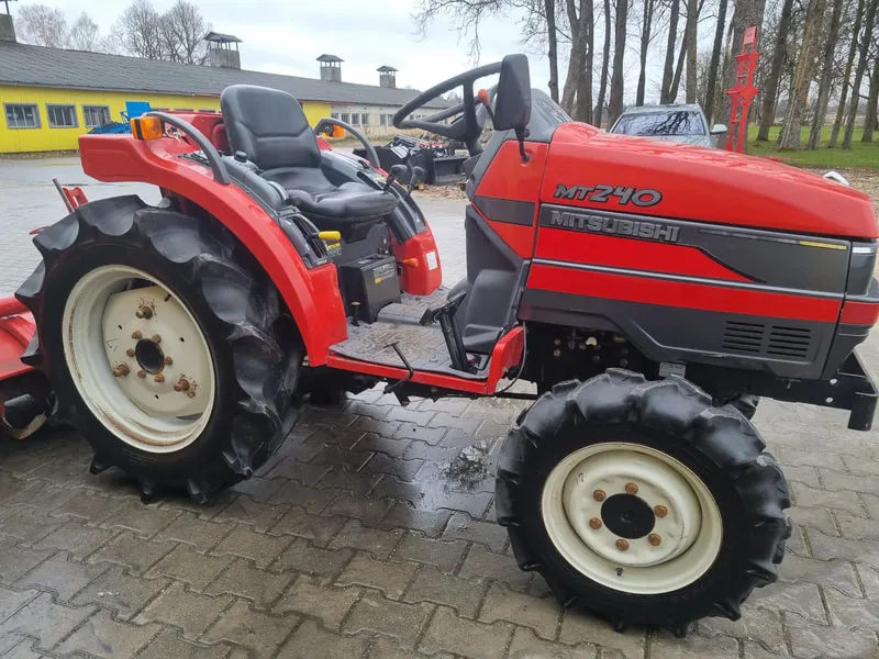 Mitsubishi MT240 - 3
