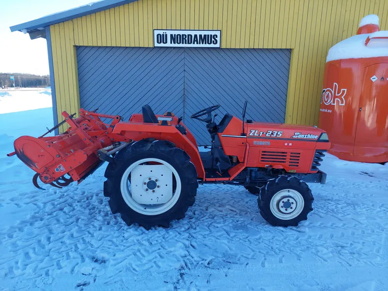 Kubota ZL1-235