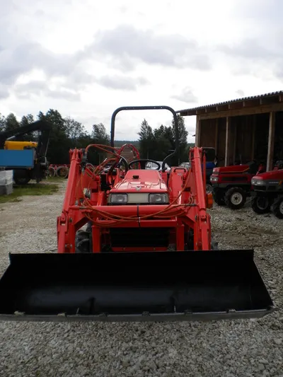 Kubota L1-325 - 2