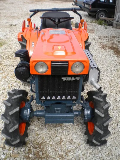 Kubota B7000 - 7