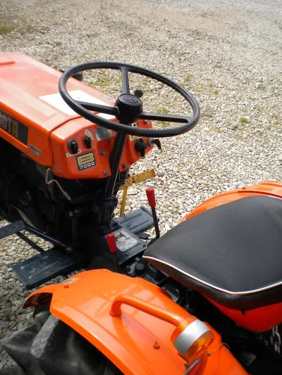 Kubota B7000 - 5