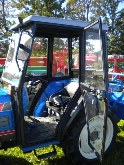 Iseki TA207+kabiin - 2