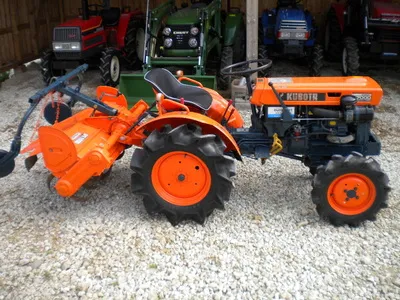 Kubota B7000