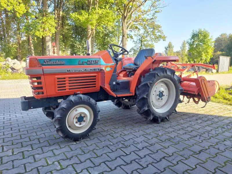 Kubota L1-205